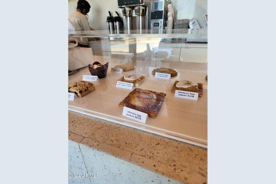 More Photos Of 19428 N Taft Ave, Maricopa Storefront Retail Residential For Sale