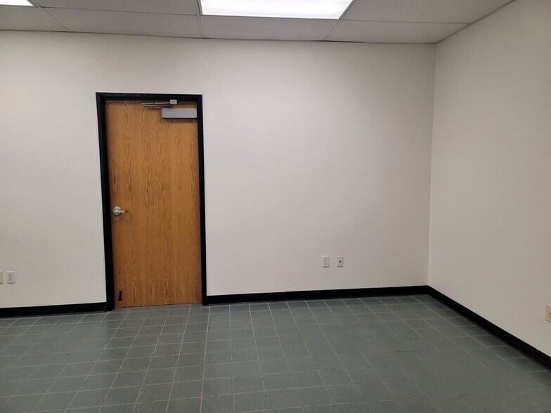 More Photos Of 800 S Rochester Ave, Ontario Warehouse For Lease