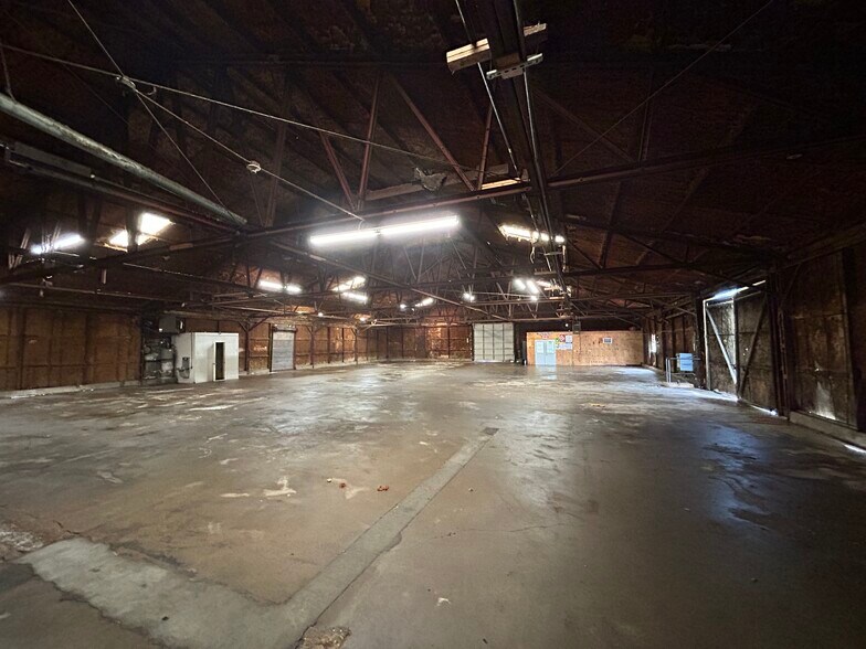 More Photos Of 616 S 9th St, Corsicana Warehouse For Sale