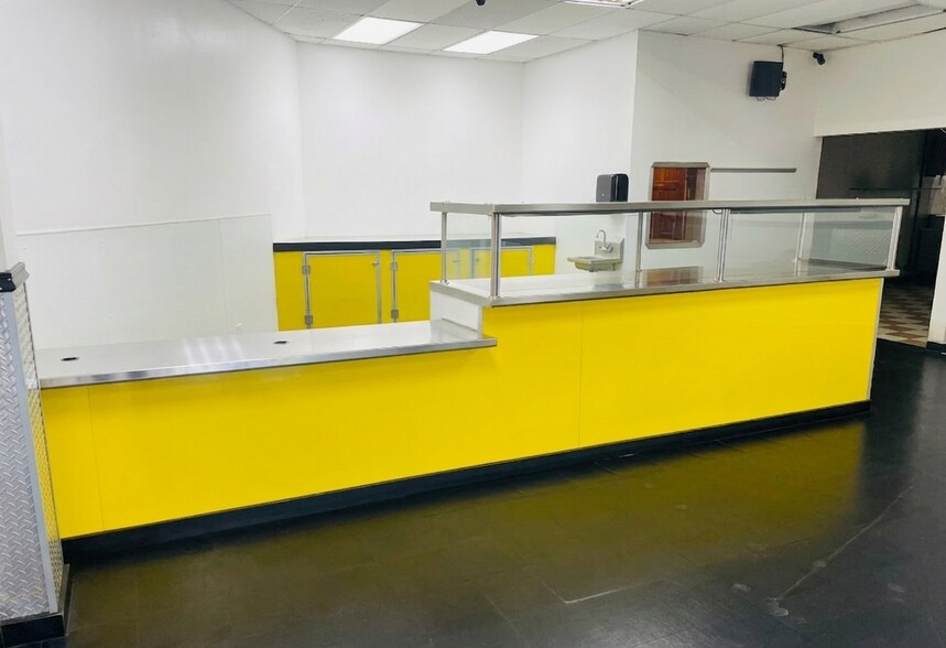 More Photos Of 3435 1/2 W 26th St, Chicago Storefront Retail Office For Lease