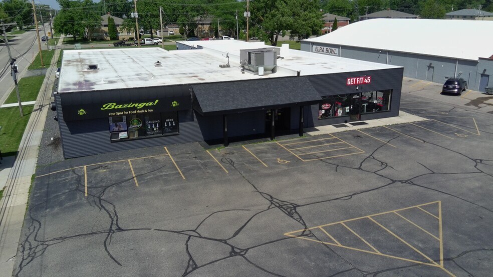 More Photos Of 1944 Center Ave, Janesville Storefront For Sale