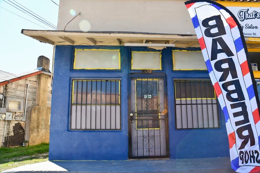 More Photos Of 5607-5611 S Flores St, San Antonio Storefront For Sale
