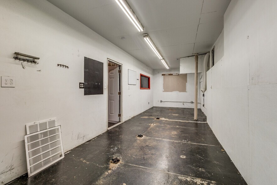 914 W Commerce St Dallas TX 75208 Lofts/Showrooms For Lease 914 W Commerce St Dallas TX 75208 Lofts/Showrooms For Lease