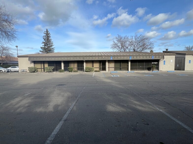 More Photos Of 5637 N Pershing Ave, Stockton Medical For Sale