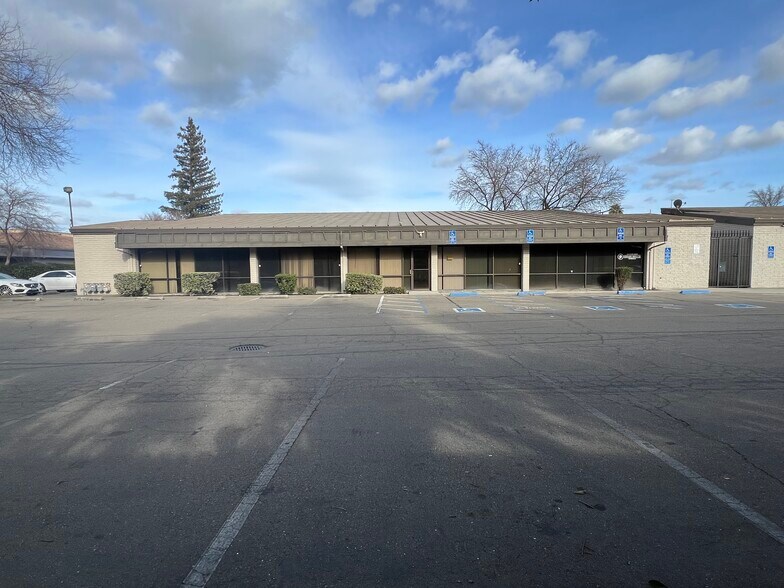 More Photos Of 5637 N Pershing Ave, Stockton Medical For Lease