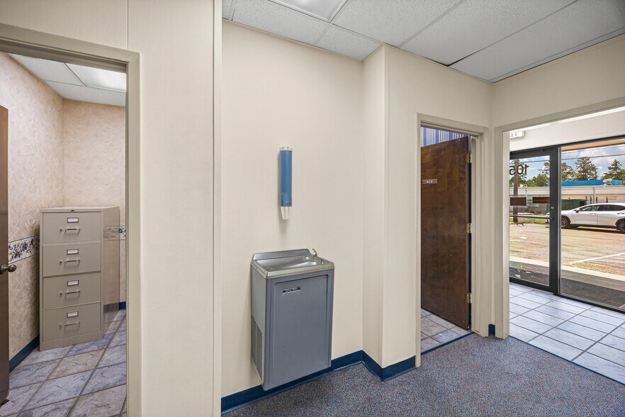 More Photos Of 105 Commercial Cir, Conroe Medical For Sale