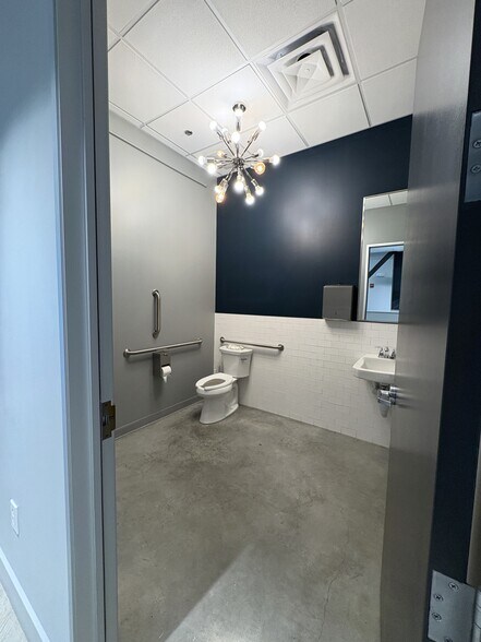 More Photos Of 8890 E 116th St, Fishers Medical For Lease