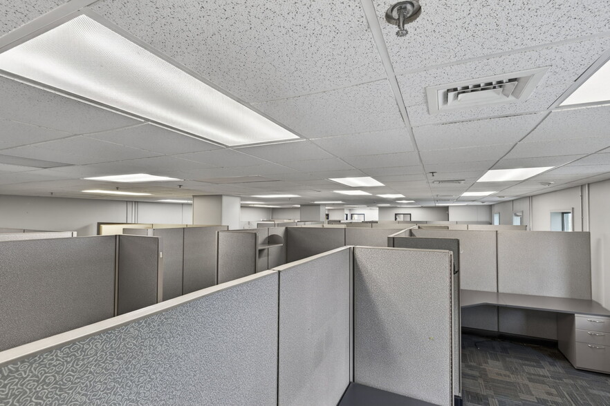 More Photos Of 645 Harvey Rd, Manchester Showroom For Lease