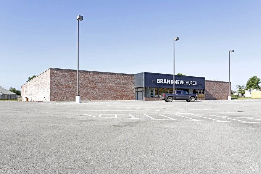 More Photos Of 271 W Main St, Farmington Freestanding For Sale