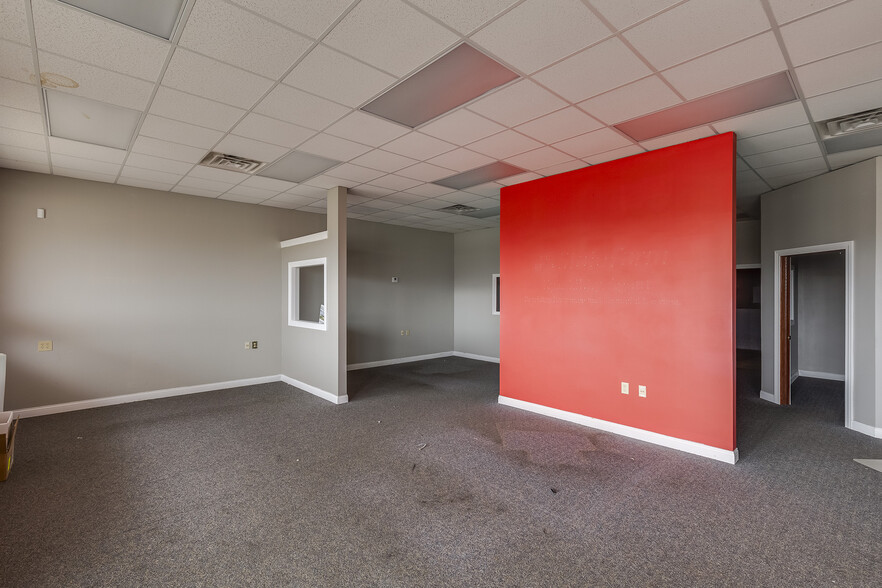 More Photos Of 300-499 Downtowner Plz, Coshocton General Retail For Sale