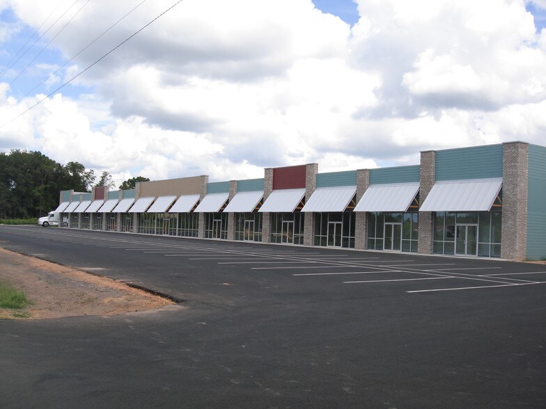 More Photos Of 119 Azalea Dr, Baxley Storefront For Lease