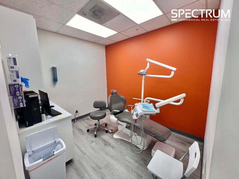 More Photos Of 23206 Lyons Ave, Santa Clarita Medical For Sale