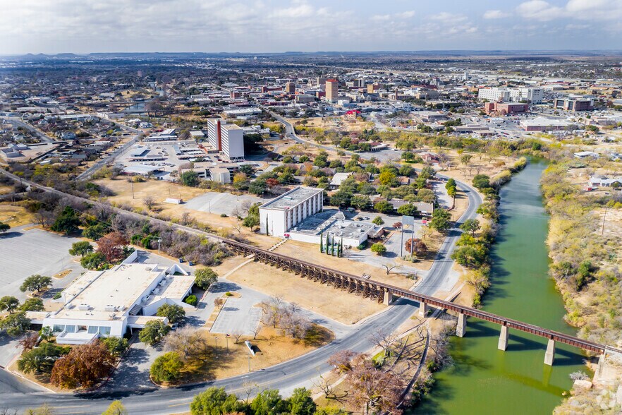 More Photos Of 441 Rio Concho Dr, San Angelo Hotel For Sale