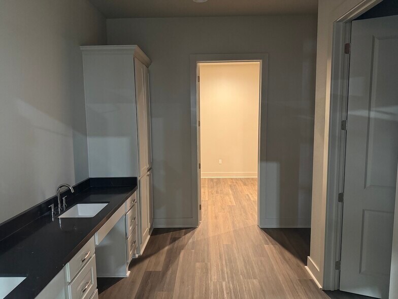 More Photos Of 8805 Industrial Parkway, Beaumont Warehouse For Lease