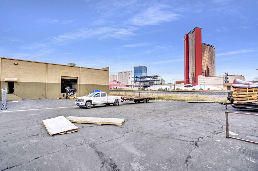More Photos Of 2960 S Highland Dr, Las Vegas Warehouse For Lease