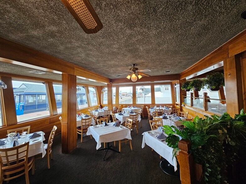 More Photos Of 46 Woodcleft Ave, Freeport Restaurant For Sale