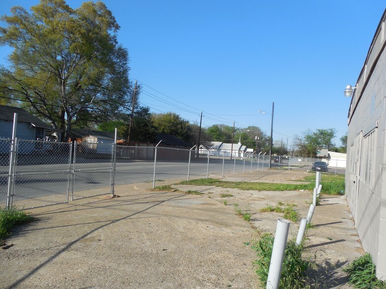 More Photos Of 3744 Dixon Ave, Dallas Freestanding For Lease