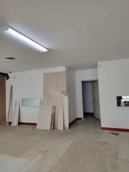 More Photos Of 1772 S Dixie Blvd, Radcliff Freestanding For Lease