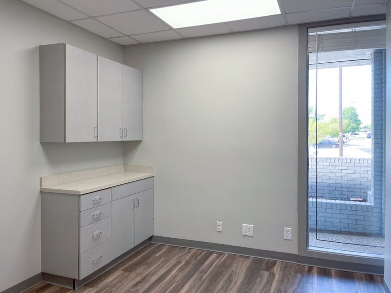 More Photos Of 1968 North Ave, Columbus Medical For Lease