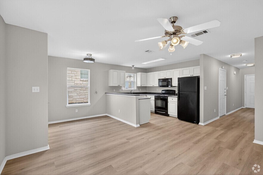 More Photos Of 1502 Claremont Cir, Marble Falls Apartments For Sale