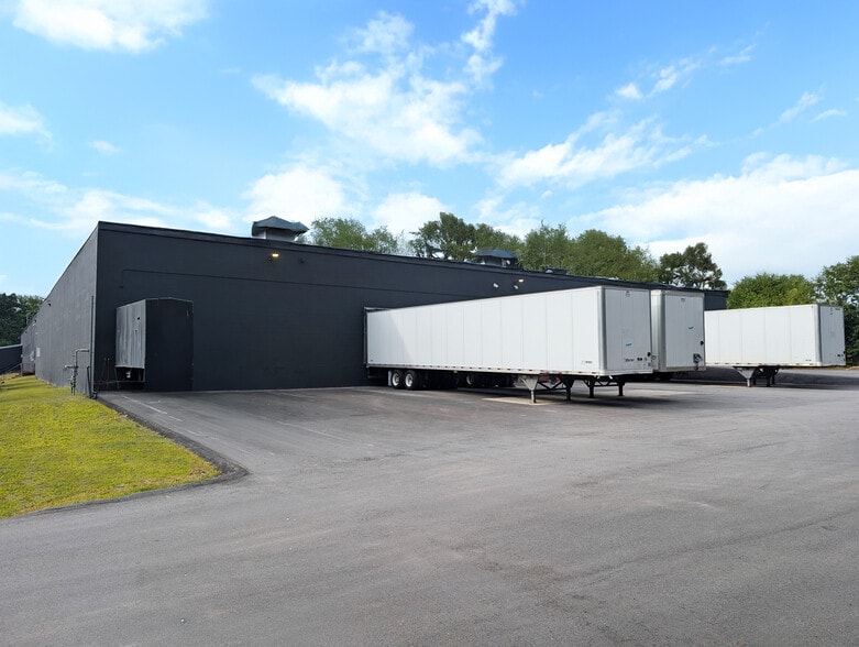 More Photos Of 15 Continental Blvd, Merrimack Warehouse For Lease