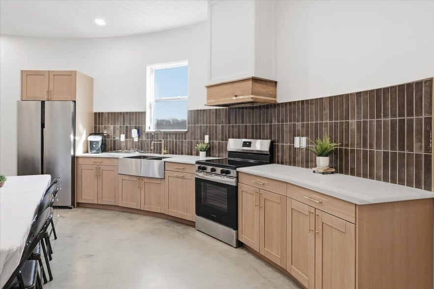 More Photos Of 131 3rd St, Underwood Specialty For Sale