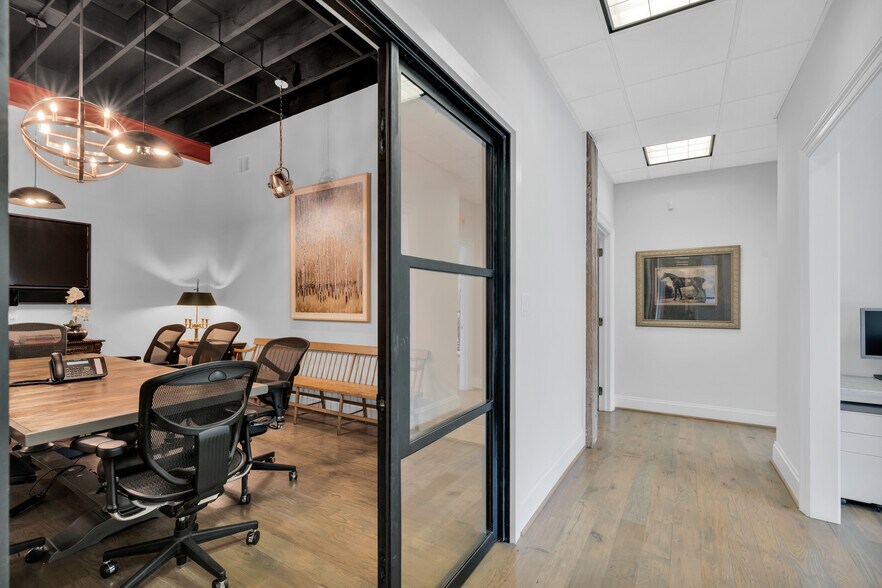 More Photos Of 4838 White Settlement Rd, Fort Worth Loft Creative Space For Lease