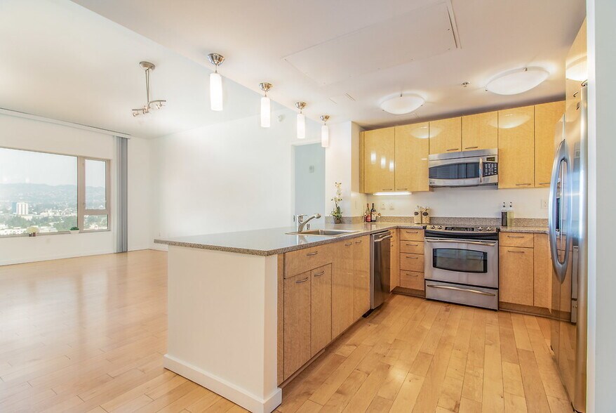 More Photos Of 100 Grand Ave, Oakland Apartments For Lease