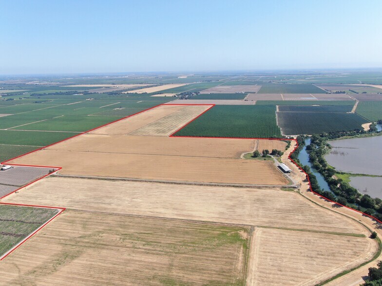 More Photos Of 28725 N Vail Rd, Thornton Land For Sale