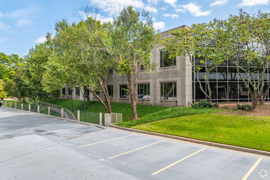 More Photos Of 4100 Wildwood Pky, Atlanta Unknown For Lease