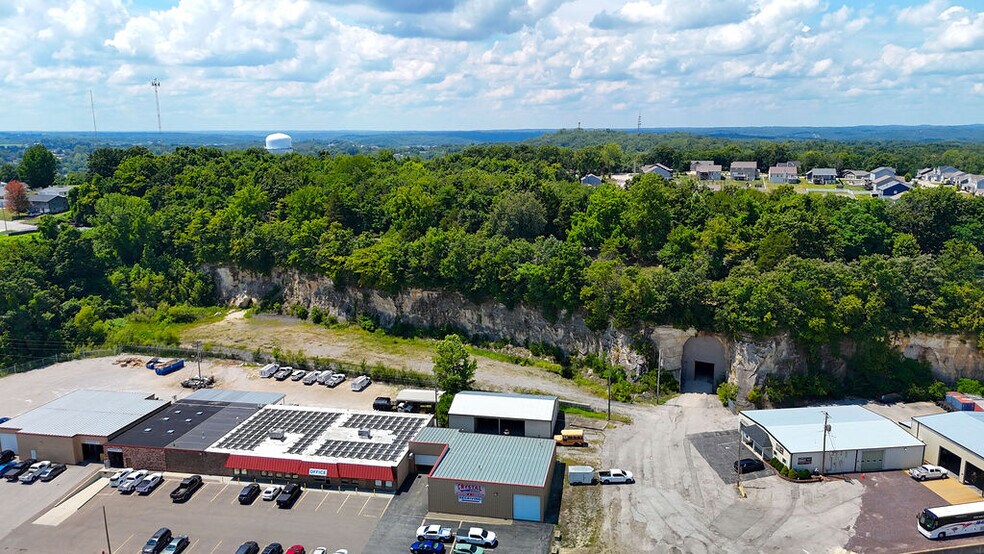 More Photos Of 20 Cave Industrial dr, Crystal City Industrial For Sale