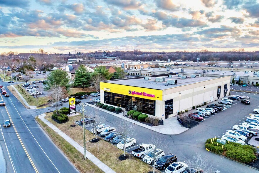 More Photos Of 469 E Main St, Branford Freestanding For Sale