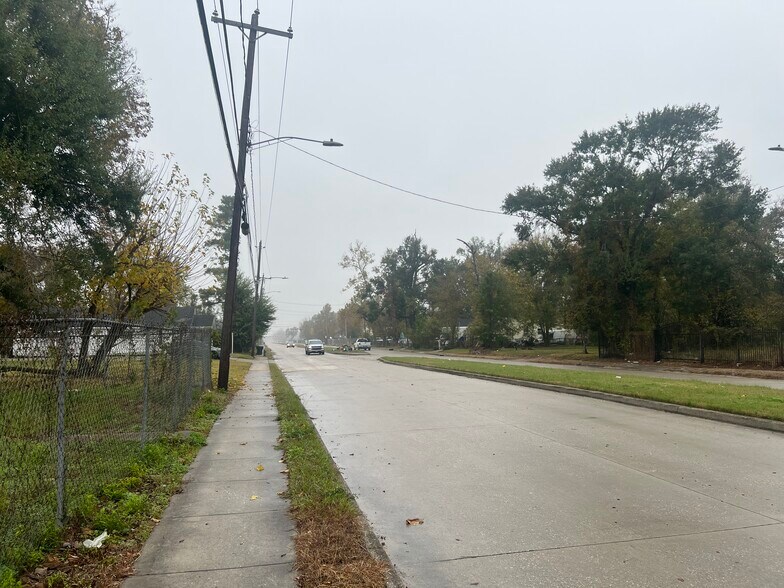 More Photos Of 8703 Lockwood dr, Houston Land For Lease