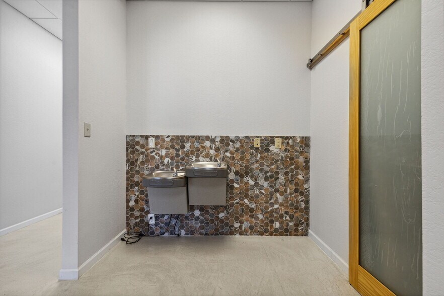 More Photos Of 8501 Wade Blvd, Frisco Medical For Lease