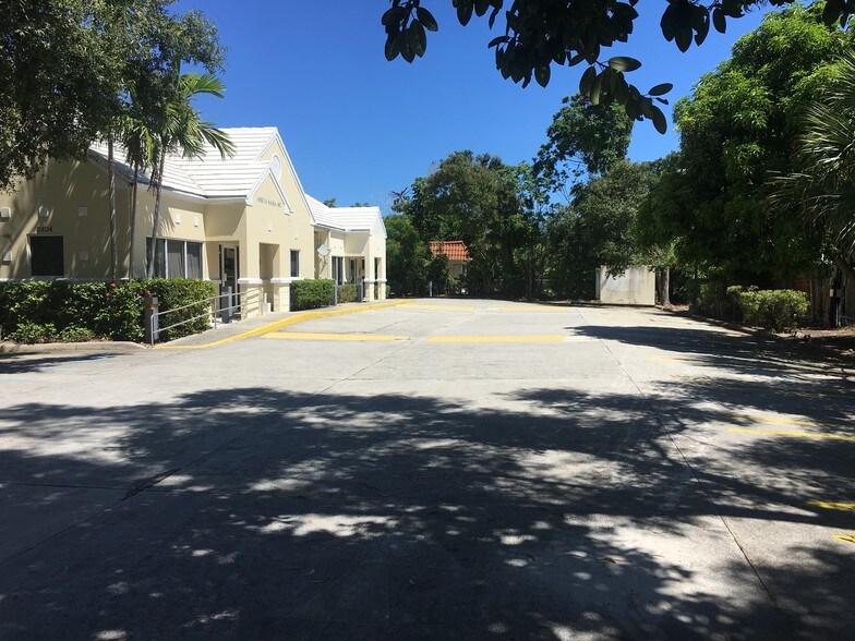 More Photos Of 2404 Seacrest Blvd, Boynton Beach Medical For Lease