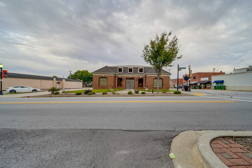 More Photos Of 322 S Main St, Lancaster Medical For Sale