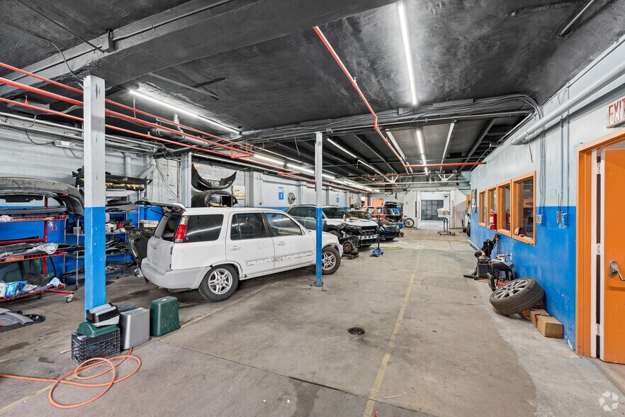 More Photos Of 720 Mulberry St, Allentown Auto Repair For Lease