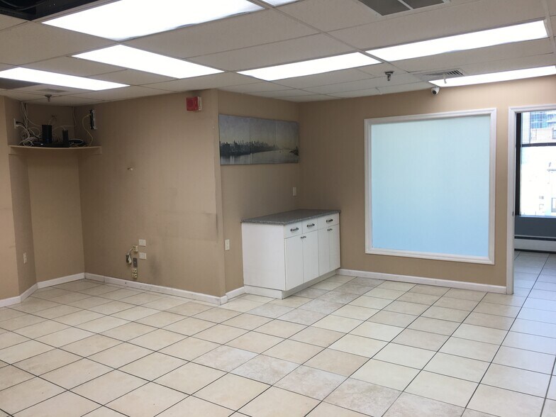 More Photos Of 36-09 Main St, Flushing Medical For Lease
