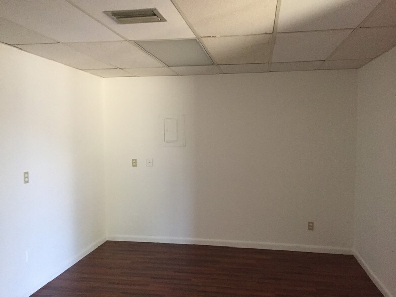 More Photos Of 6238 Presidential Ct, Fort Myers Medical For Sale