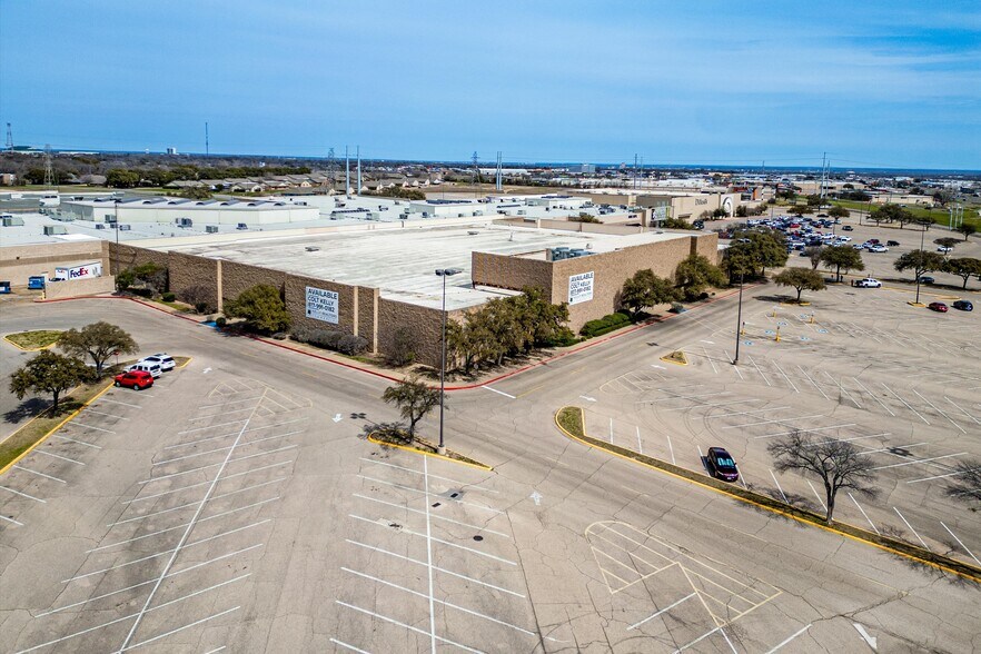 More Photos Of 6001 W Waco Dr, Waco Department Store For Sale