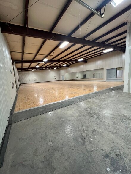 More Photos Of 10100 Hicks Field Rd, Fort Worth Warehouse For Lease
