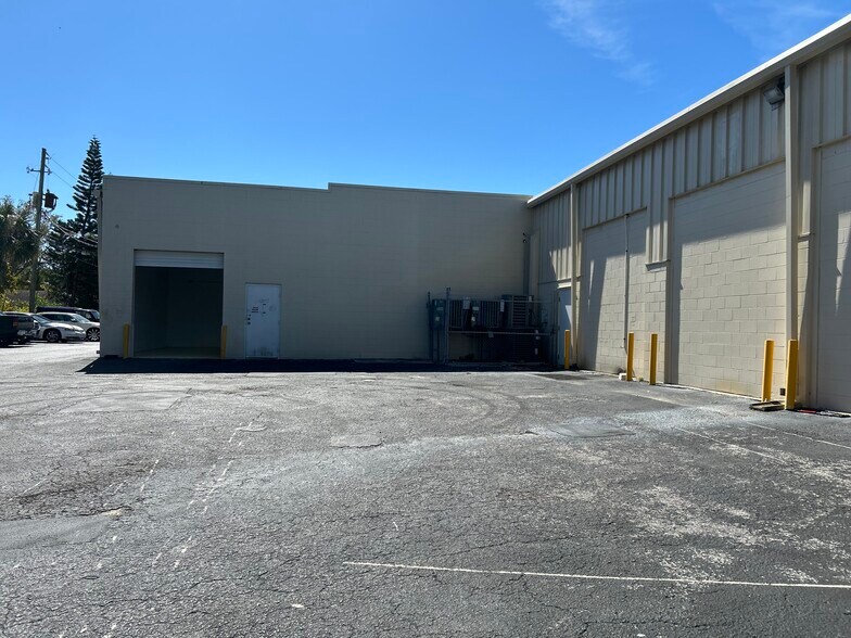 More Photos Of 7400 US Highway 19, New Port Richey Storefront For Lease