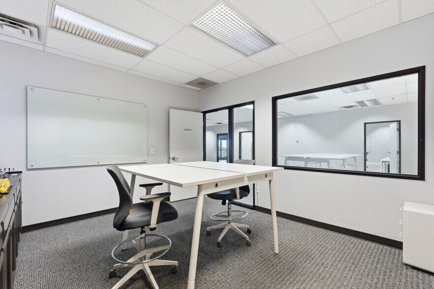 More Photos Of 3401 E Harbour Dr, Phoenix Light Manufacturing For Lease