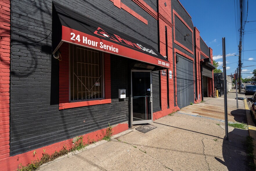 More Photos Of 11 Western Ave, Jersey City Warehouse For Lease