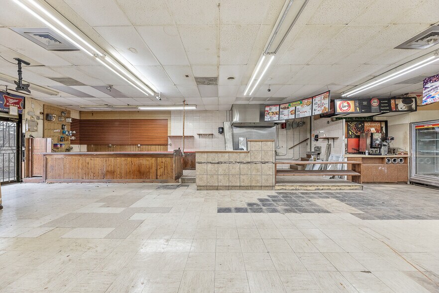 More Photos Of 7123 Lorain Ave, Cleveland Freestanding For Lease