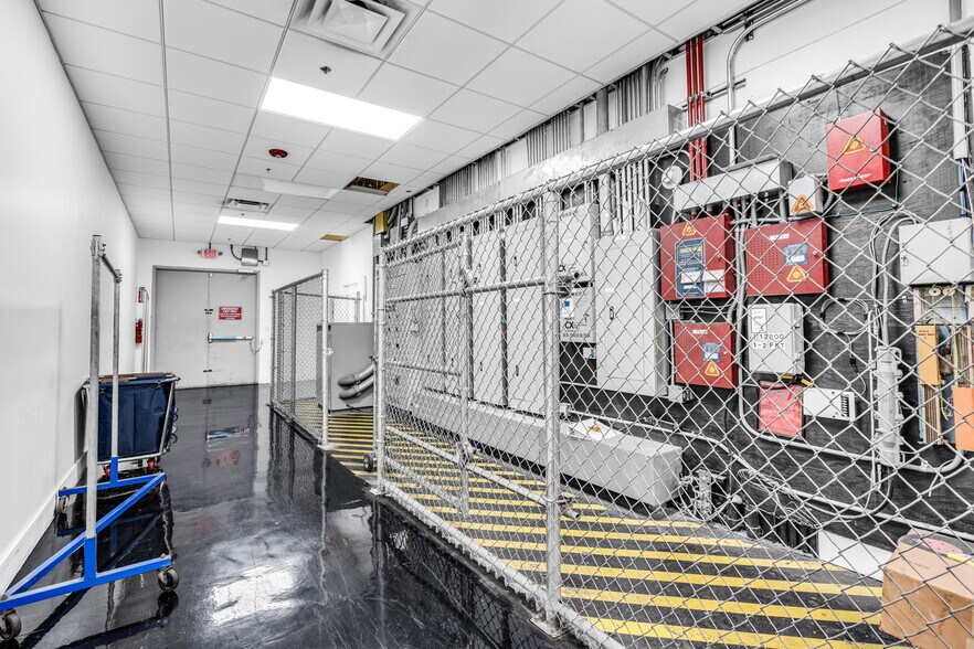 More Photos Of 12800 NW 38th Ave, Opa Locka Warehouse For Lease