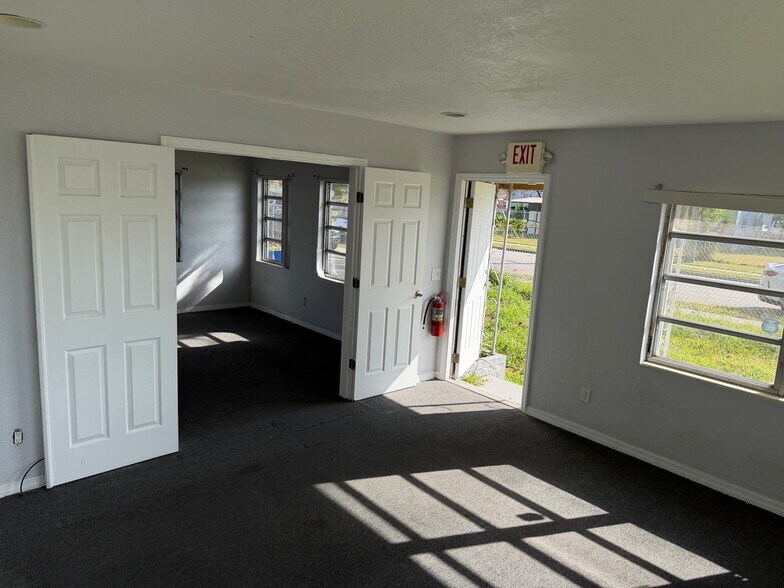 More Photos Of 1041 28th St, Orlando General Retail For Sale