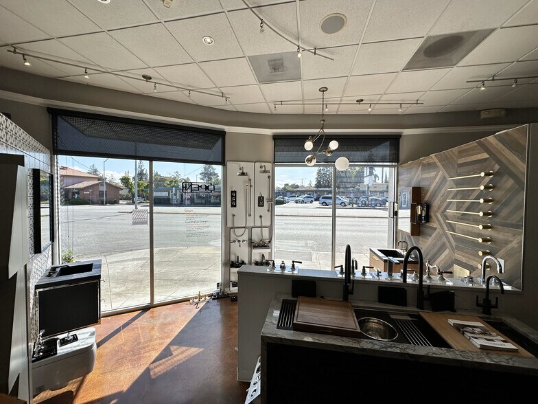 More Photos Of 800 Woodside Rd, Redwood City Freestanding For Lease