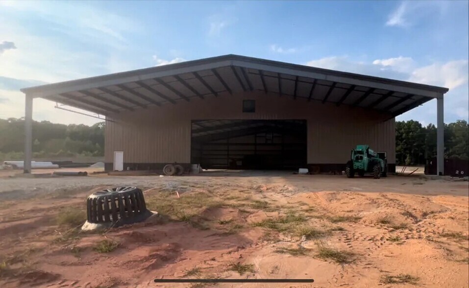 More Photos Of 847 Adamson Dr, Monroe Warehouse For Lease