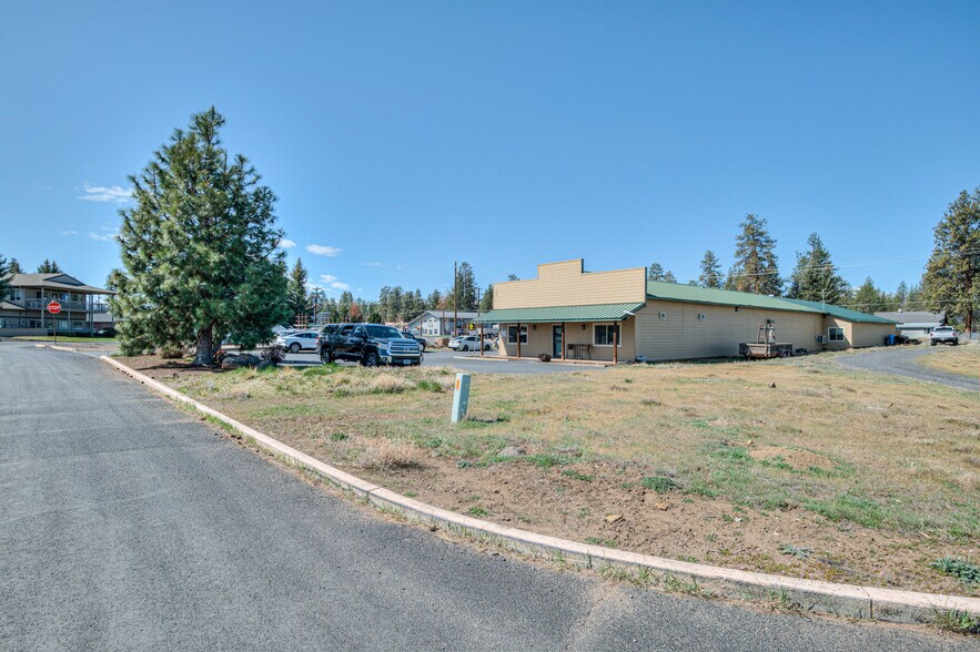 More Photos Of 723 N Curtis Ct, Sisters Industrial For Sale